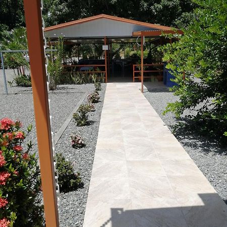 Puerto Vargas Lodge Cahuita Kültér fotó