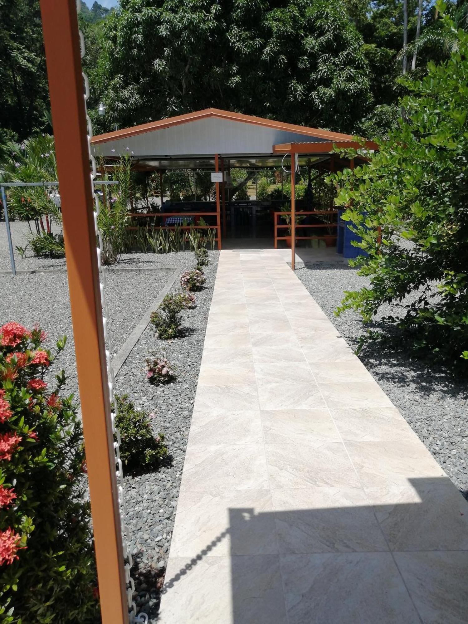 Puerto Vargas Lodge Cahuita Kültér fotó