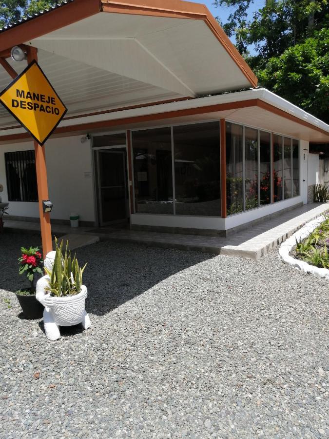 Puerto Vargas Lodge Cahuita Kültér fotó